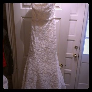 Vera Wang lace wedding dress